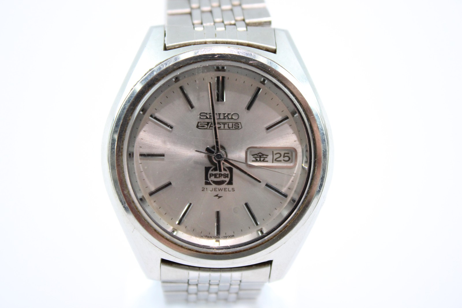 Watch Seiko Ref Dial Pepsi Vintage Working 5 Actus Automatic 7019-7060 - vintagewatches.pk
