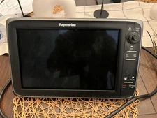 Raymarine c127 MFD E70014 12.1" Chartplotter Radar Fishfinder