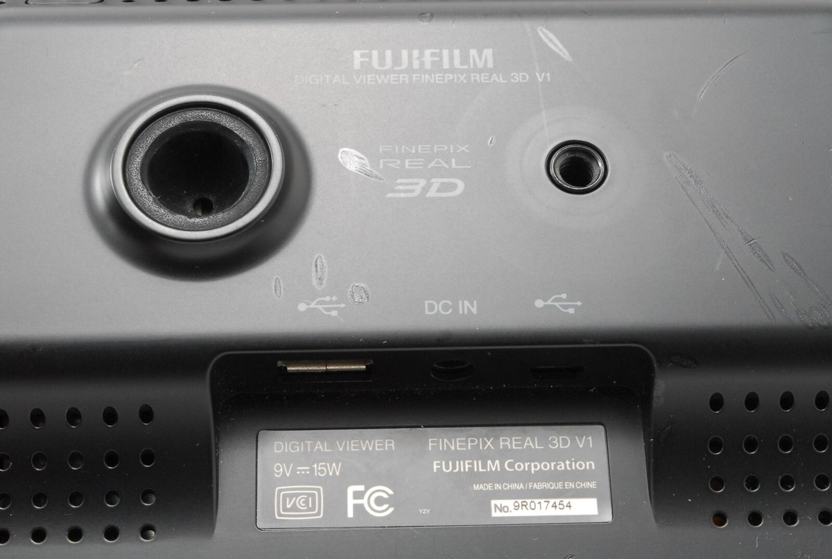 Fujifilm Fine Pix REAL 3D V1 Digital Camera Viewer | Black | 3D