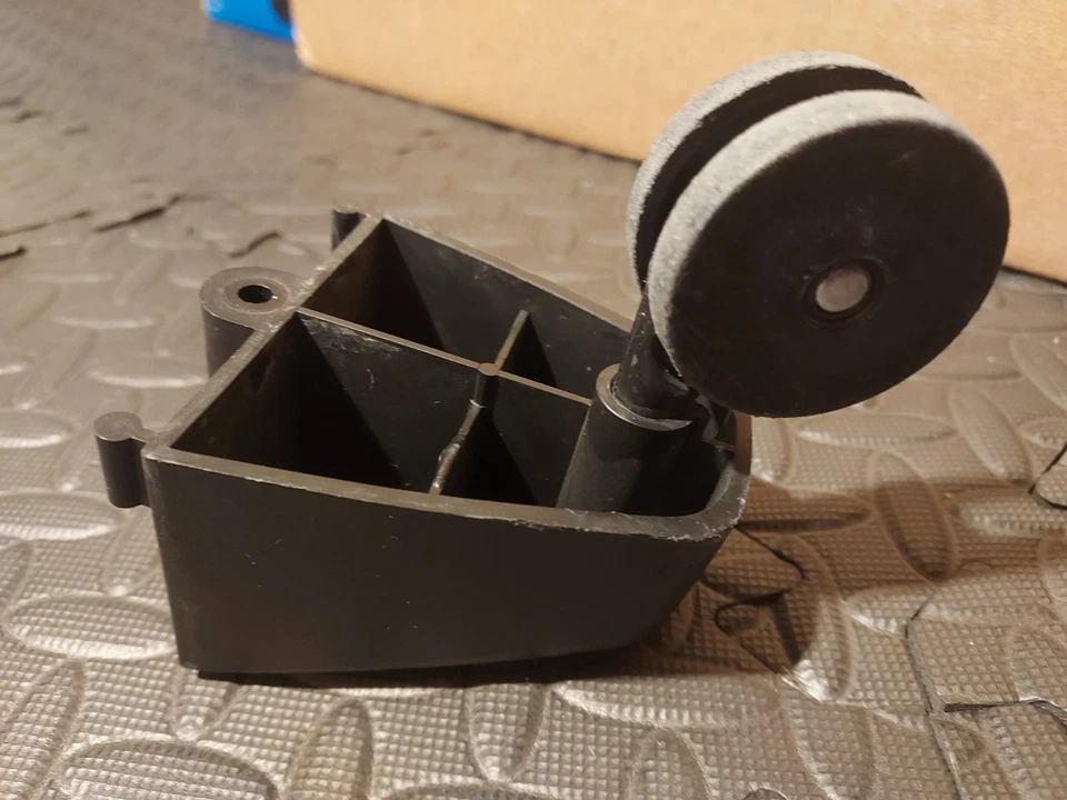 Aspiradora de tienda modelo 4025 de 6 galones - Rueda de pie giratoria OEM con base Foto 4 de 4