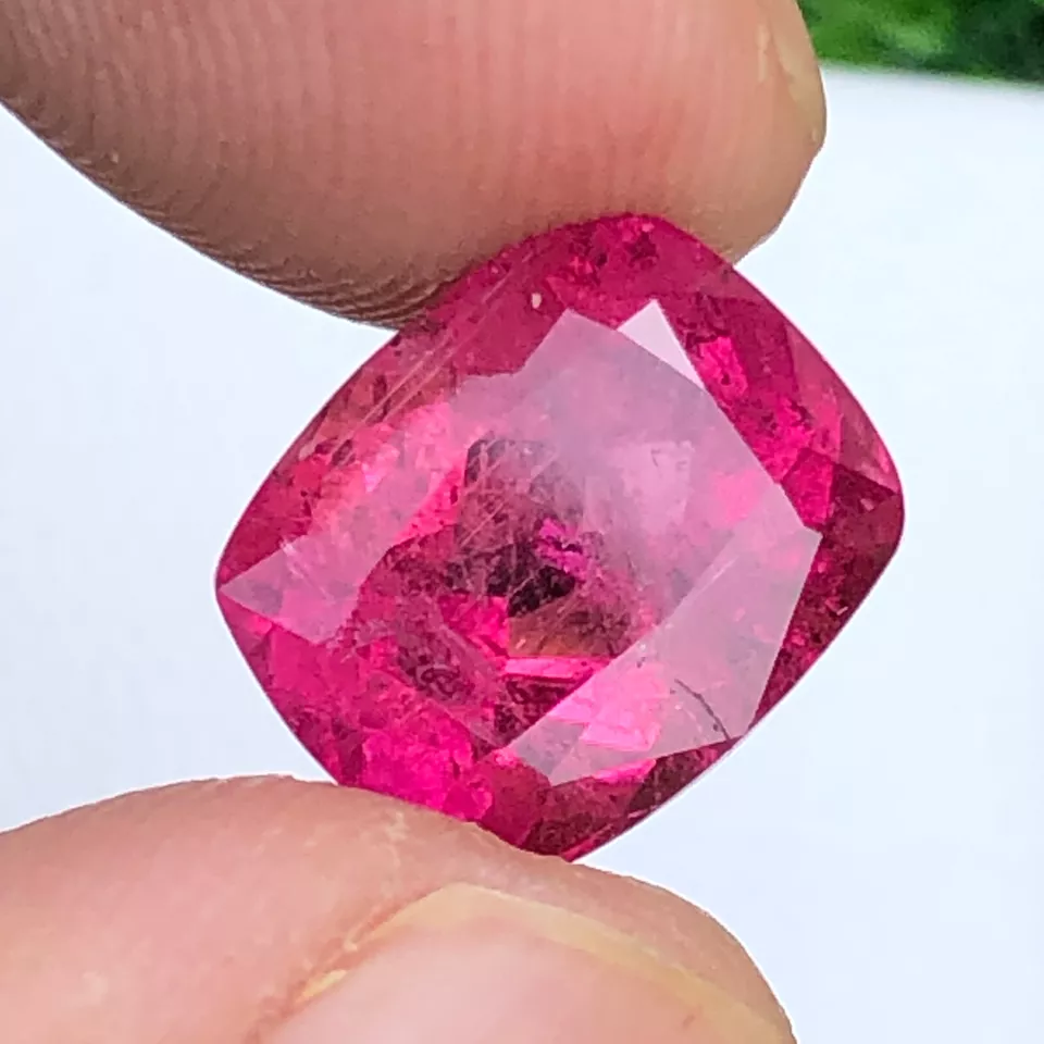 Natural Faceted Cushion Cut Vivid Pink Tourmaline Gemstone From Afghanistan - Image 4 of 4