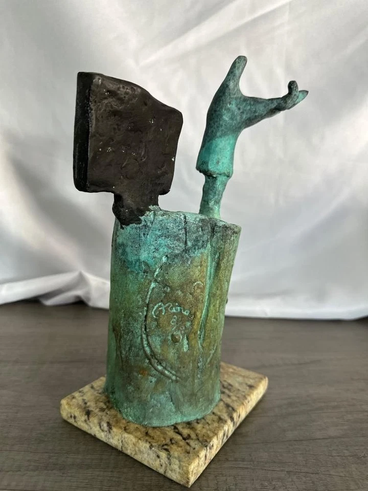 БРОНЗОВАЯ СКУЛЬПТУРА JOAN MIRO «HOMBRE PERSONAJE II» ПОДПИСАННАЯ И ПРОНУМЕРОВАННАЯ - Изображение 3 из 4