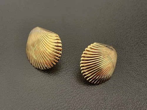 Vintage Faberge Gold Tone Scalloped Earrings Designer Costume Jewelry Sea Shell