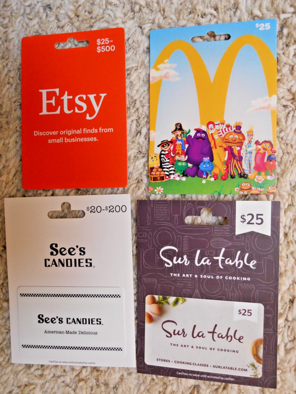 Collectible Gift Cards, with backing, no value on cards, new and unused   (IT)