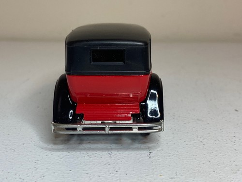Solido Red Dursenberg No 4156 Scale 1/43 Die Cast Model Car - Picture 4 of 11