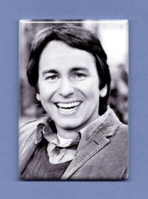 THREE'S COMPANY TV SHOW *2X3 FRIDGE MAGNET* JOHN RITTER SUZANNE SOMERS J DEWITT