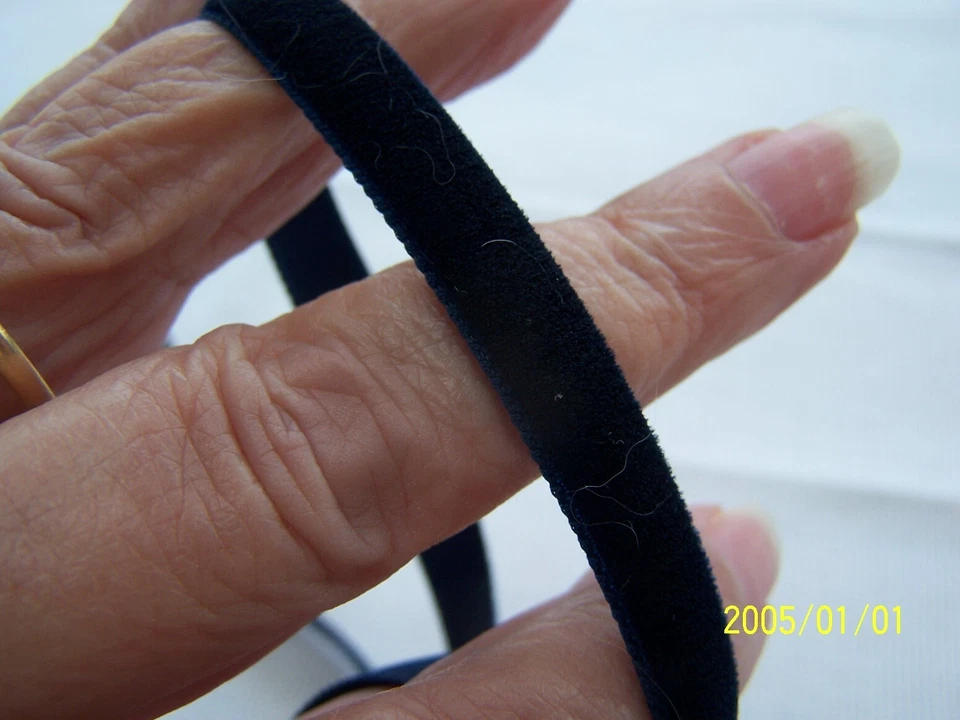 Ancien ruban en velours ras. Couleur bleu marine.  Vendu au mètre. Réf N°315 - Photo 4/4