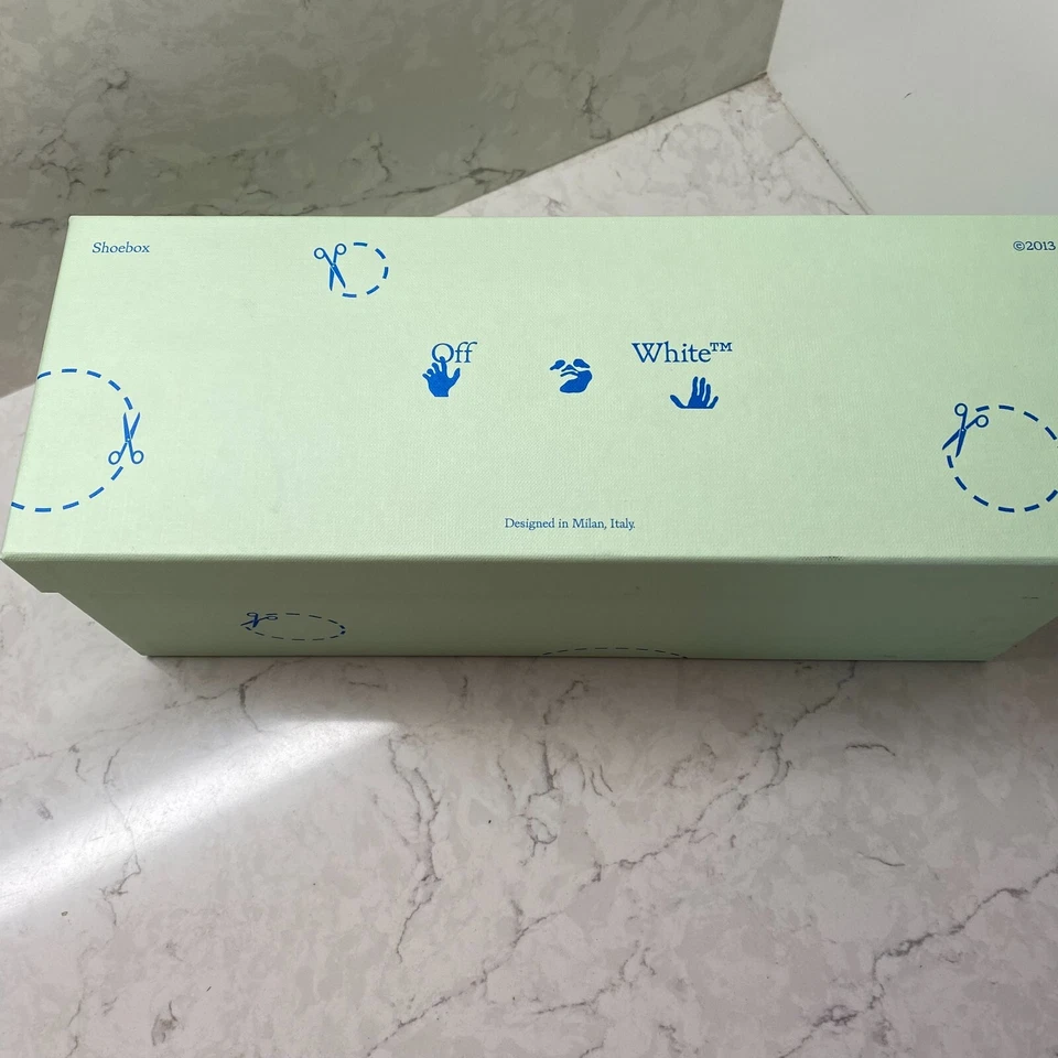 Caja de zapatos de almacenamiento vacía de cartón deslizante blanco roto Foto 2 de 4