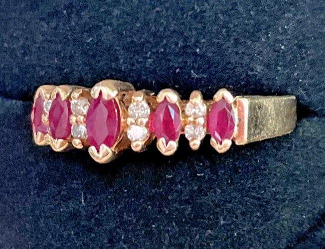 Nuevo anillo de oro amarillo de 10 quilates con rubí y diamantes talla 9 Foto 4 de 4