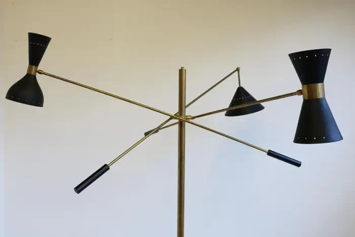 Lampada da terra stile Stilnovo in ottone grezzo Mid-Century 1950 con base in... foto 4