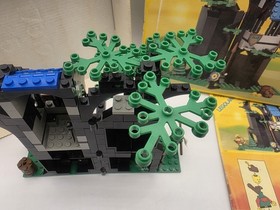 LEGO Forestmen's Hideout (6054) Vintage Mostly Complete W/ Box And Manual