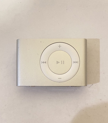 Apple iPod shuffle 2nd Generation Silver (1 GB) Works Great