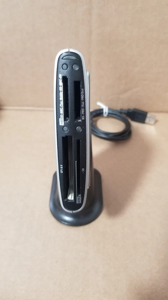 SanDisk ImageMate SDDR-89 V3 12-in-1 USB 2.0 Flash Memory Card Reader Working - Image 4 of 4