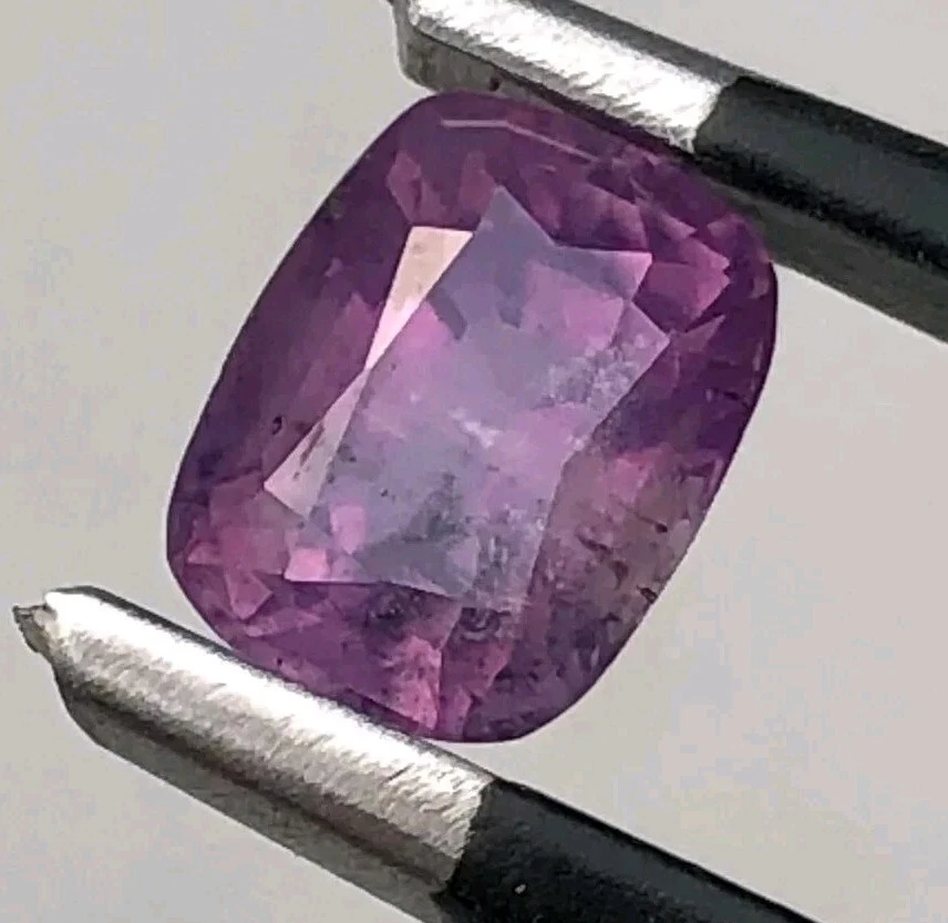 1.75 Ct Natural Faceted Cut Corundum Kashmir Sapphire Gemstone from Pakistan - Image 2 of 4