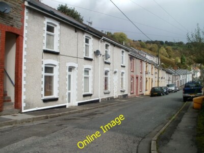 Foto 6x4 Lower Court Terrace, Llanhilleth A view NE along Lower Court Te c2011