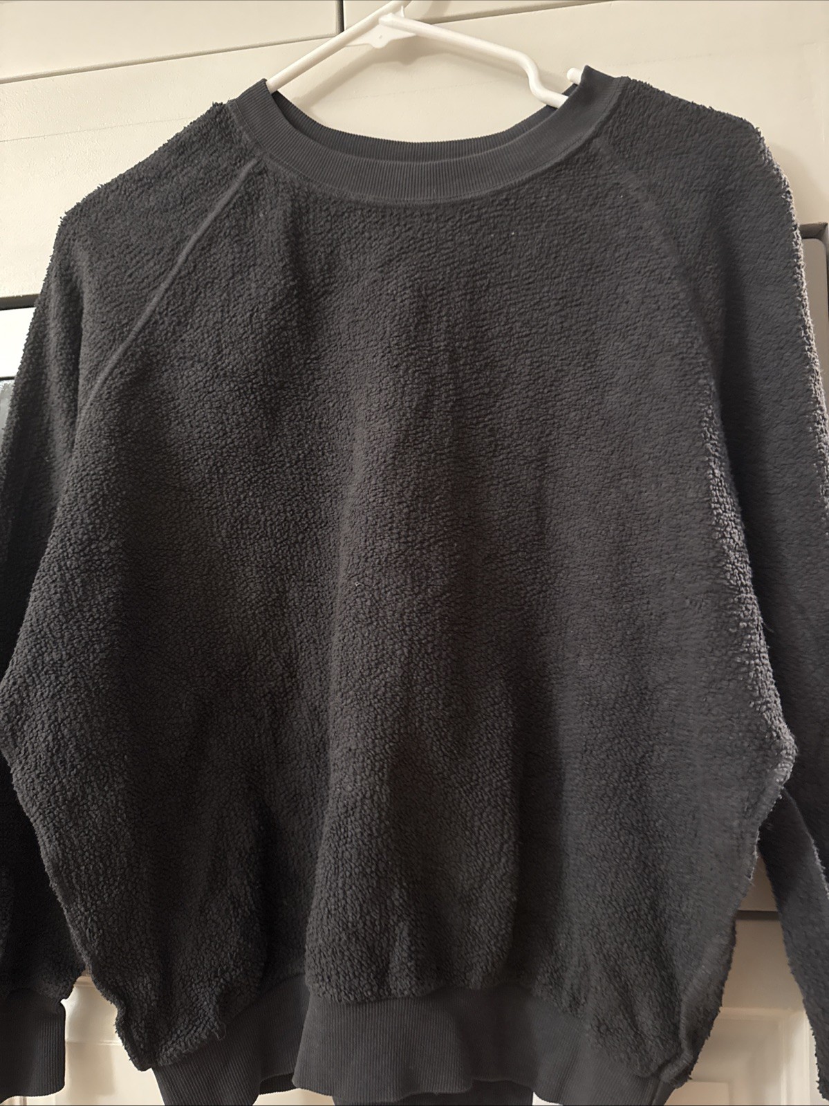 EUC Perfect White Tee Pullover Small Charcoal Bla… - image 1