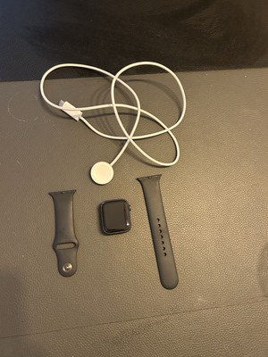 Apple Watch SE 2021 Spacegrau, Sportarmband Mitternacht, 40mm
