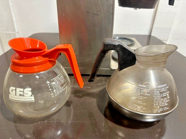 BLOOMFIELD KOFFEE KING MODEL 8571, 3 TIERD WARMER WITH BREWER W/ 2 CARAFES