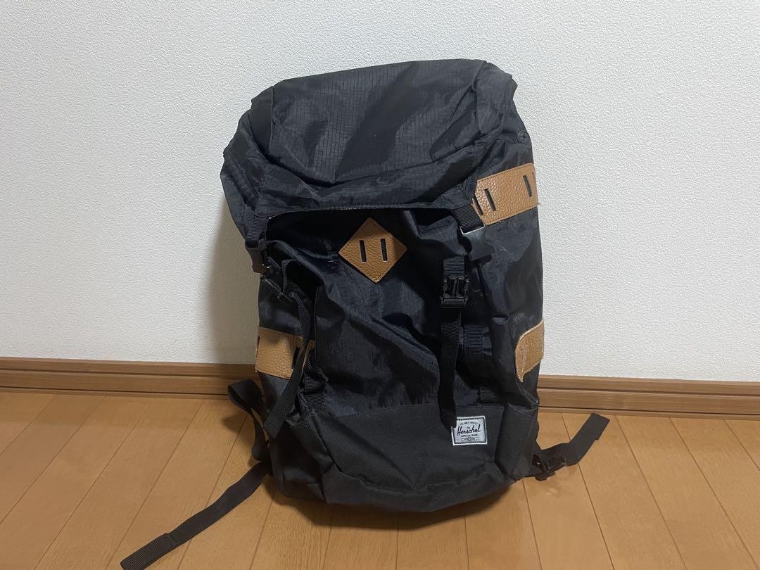 Herschel Supply Backpack 30L with Padded Laptop Comp Near Unused Stylish