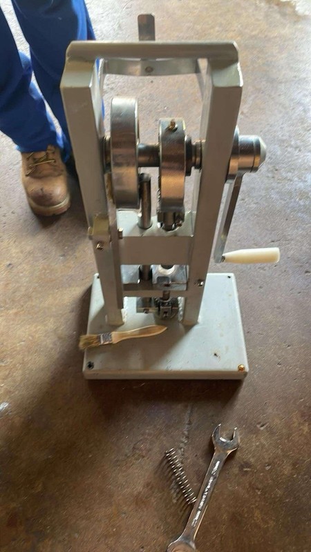 PRO Manual Hand Crank Leather Stamp Press w/ Metal Head Heart Die Cutter
