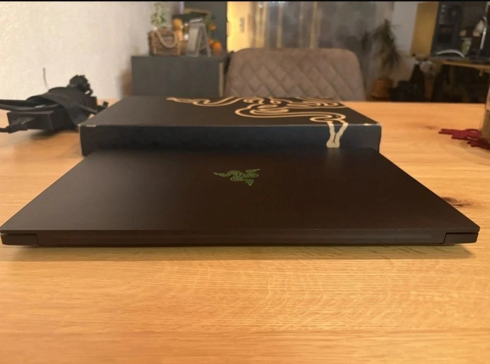Razer Blade 15 RTX 3080 16 GB RAM 512 GB SSD Intel Core I7 10th Gen M - Bild 2 von 4