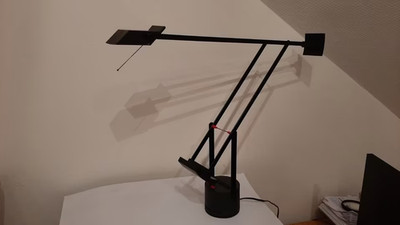 Artemide Tizio 35 Desk Light Table Lamp by Italian designer Richard Sapper Italy