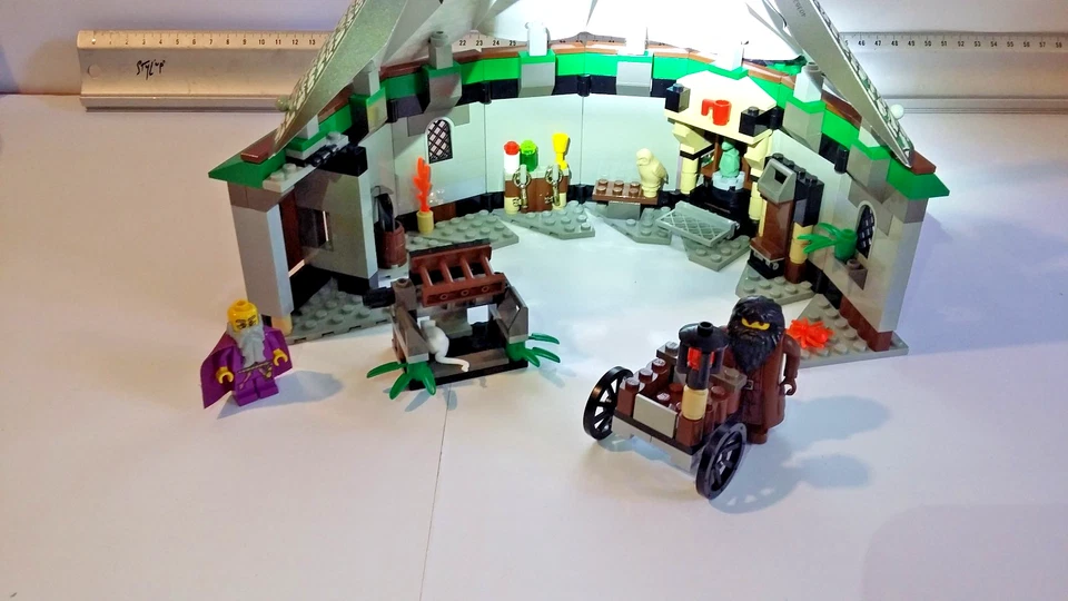 LEGO Harry Potter 4707 Hagrid's Hut, Foto 3 von 4