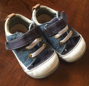 size 4 baby tennis shoes