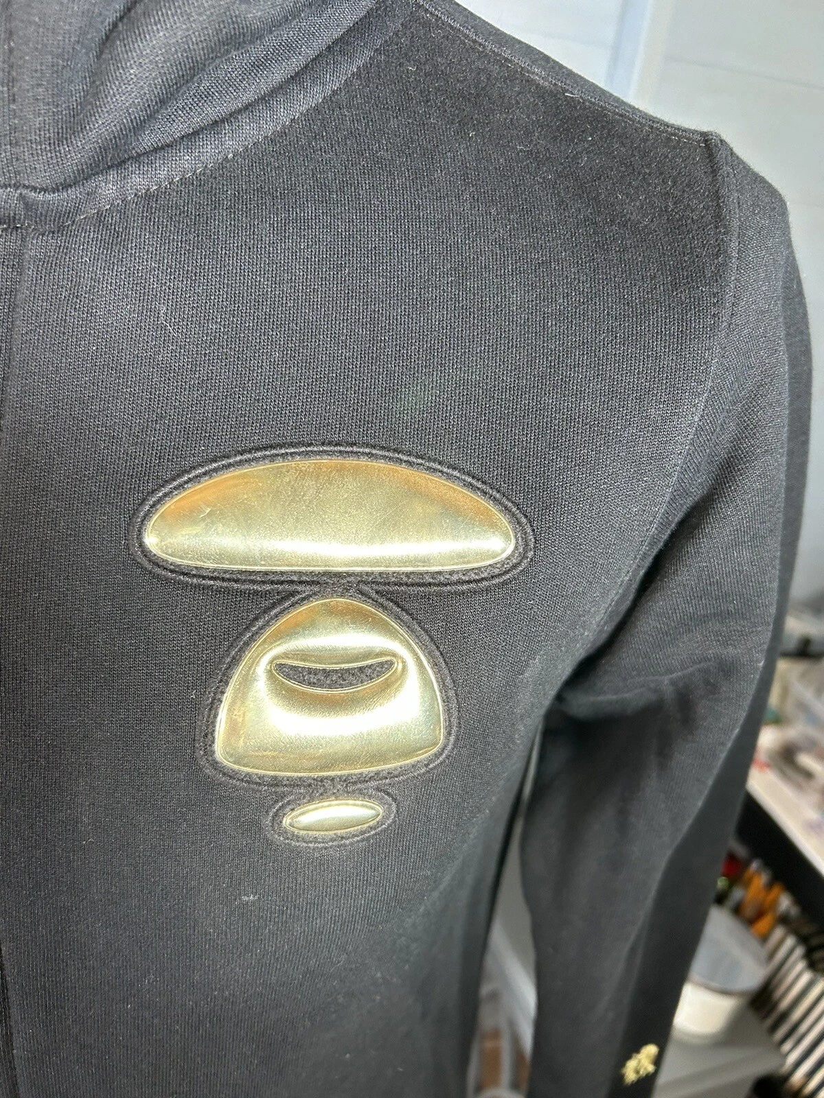 A BATHING APE (BAPE) AAPE APUNVS By A Bathing Ape Felpa con cappuccio e zip nera oro Small S AAPE Now