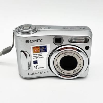 Sony Cybershot DSC-S90 Digitalkamera Silber Defekt 2,5 LCD Monitor