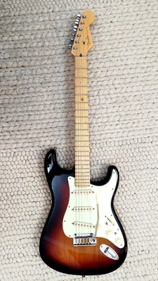 Fender Strat USA Deluxe 2009 – Sunburst & Fender Koffer - Bild 1 von 4
