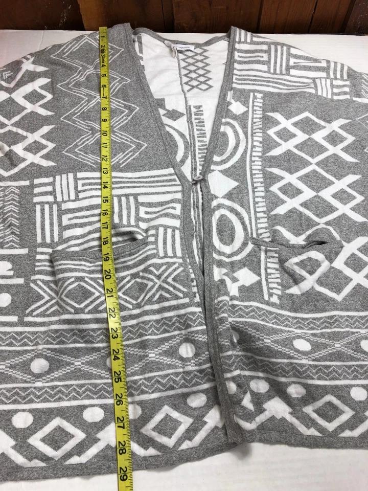 Cardigã poncho feminino BCBGeneration tamanho único cinza branco algodão asteca bolso 41 - Imagem 2 de 4