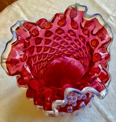Vintage Hobbs Brockunier art glass cranberry opalescent dew drop hobnail vase - Picture 2 of 4