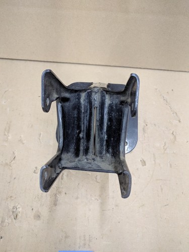 Harley-Davidson FXR Touring Fairing Mounting Bracket 58040-83 - Picture 7 of 10