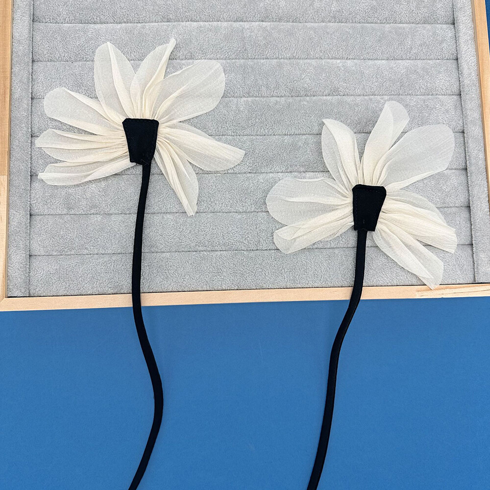 Handgefertigte Damen-Brosche Mit Blumenmotiv - Elegante Stoff-Blume Für Hochzeit & Party