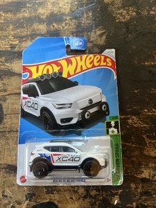 Hot Wheels 1/64 Volvo XC40 Recharge 2023 - Bleue, Série Mainline #2/10, Miniature Neuve
