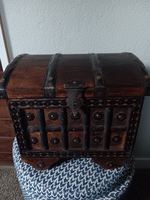 A small vintage chest from India, dating back to the 1970s.