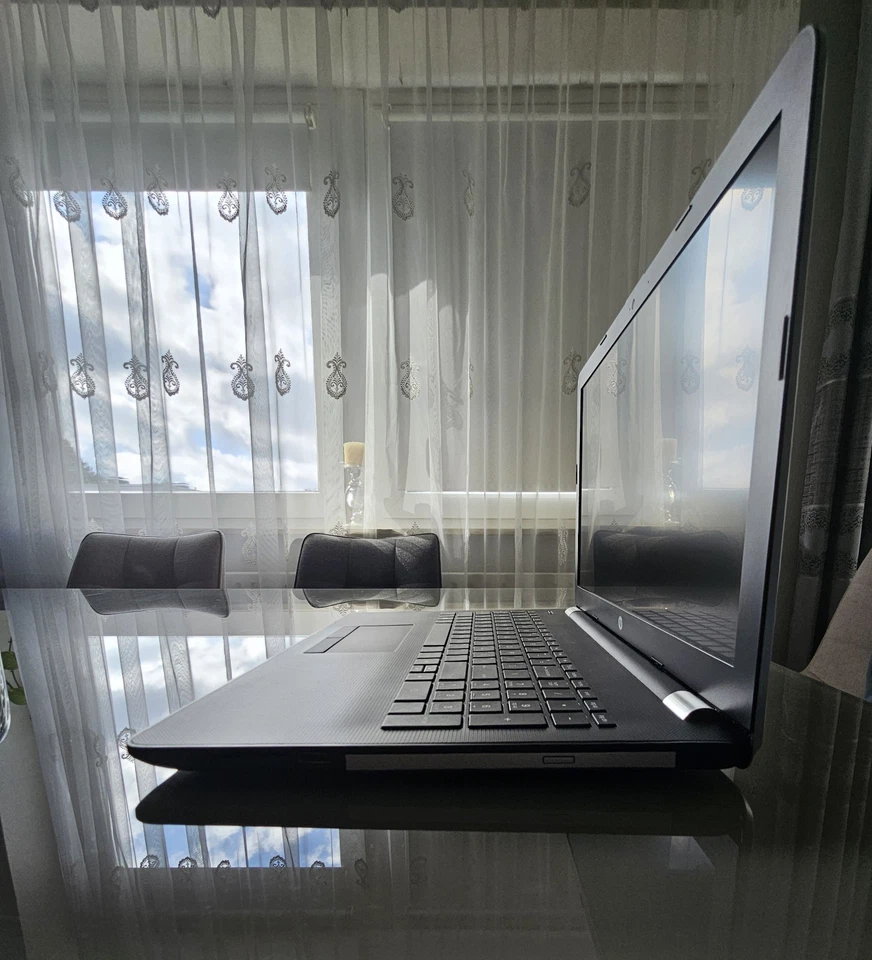 HP 250 G6: 8GB RAM, intel core 7 CPU, 1TB HDD, 15,6 Zoll 1920 x 1080, Windows 10 - Bild 2 von 4