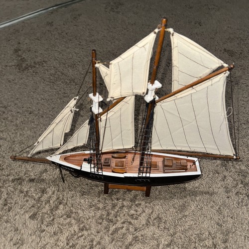 Bluenose Wooden Schooner BUILT Model - Perfect Nautical Gift - Picture 5 of 9