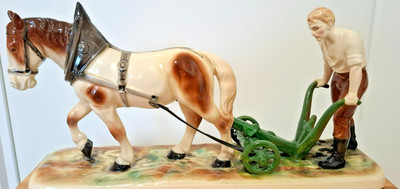 Figur des Pflügers und seines Pferdes bei der Arbeit von Hertwig von Katzhütte