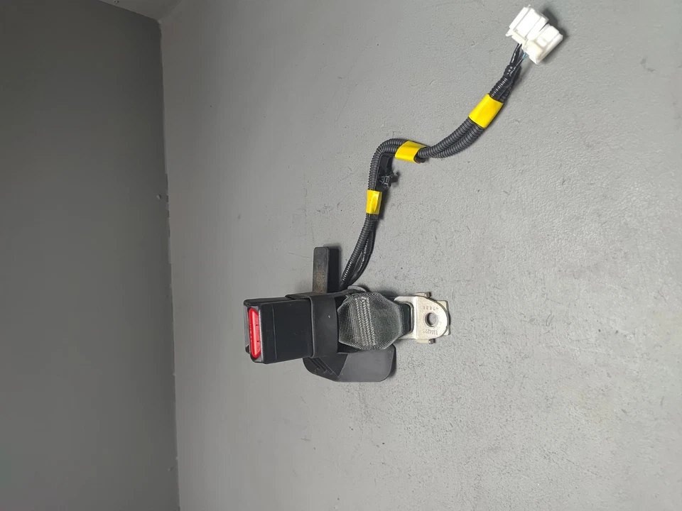 2018 Toyota Camry Rear Left Driver Side Seat Belt Seatbelt Buckle OEM - Image 4 of 4