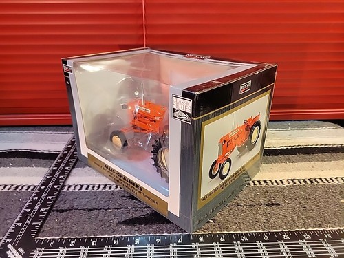 Allis Chalmers D15 WF w/Beige Wheels 1/16 Diecast Tractor Replica By SpecCast - Picture 5 of 6
