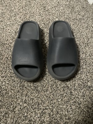 Yeezy Slide Slate Grey (Size 7) Used With Box And Paper 