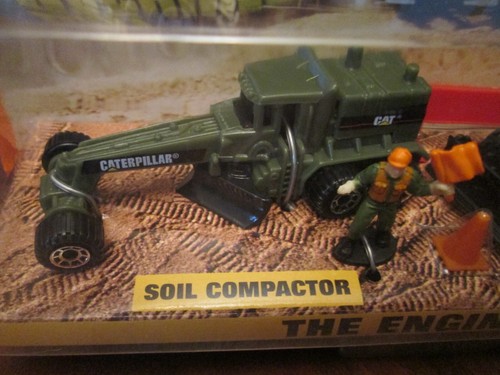 Vintage MATCHBOX DIRT MACHINES Army Green CAT Compacter & Grader NIP 1998 - Picture 3 of 8