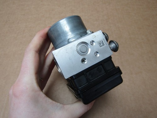 BMW F900R SE 2021 3,621 miles ABS pump control unit module (11674) - Picture 8 of 10