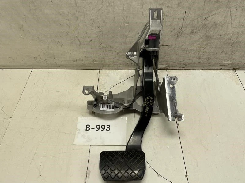Audi A6 2008 sedán conjunto de pedal de freno OEM+ Foto 4 de 4