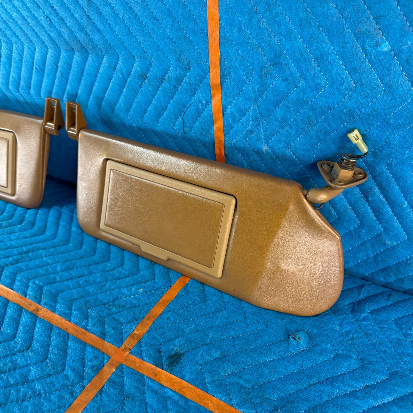 89–91 CHRYSLER TC MASERATI 46K Sun Visor Set Lighted Mirror Ginger Tan OEM