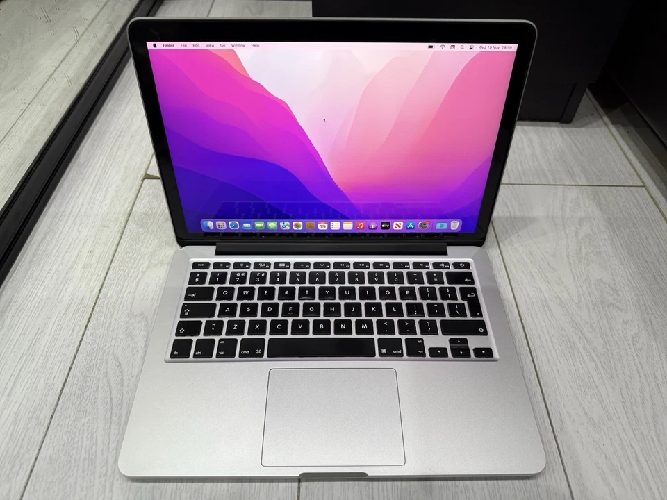 Apple MacBook Pro Retina 13.3" Early 2015 - 1TB SSD 16GB Ram - 3.1GHz Core i7 - Image 4 of 4