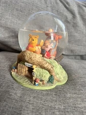 Disney Winnie the Pooh Mr. Sanders Tree House Musical Snow Globe Tigger Piglet