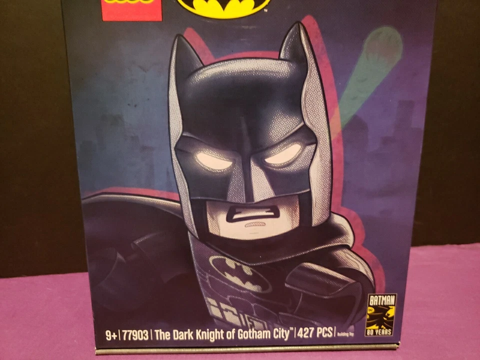 LEGO SDCC Exclusivo Batman 77903 80 Años Caballero Oscuro de Gotham City DC Comics Foto 3 de 4